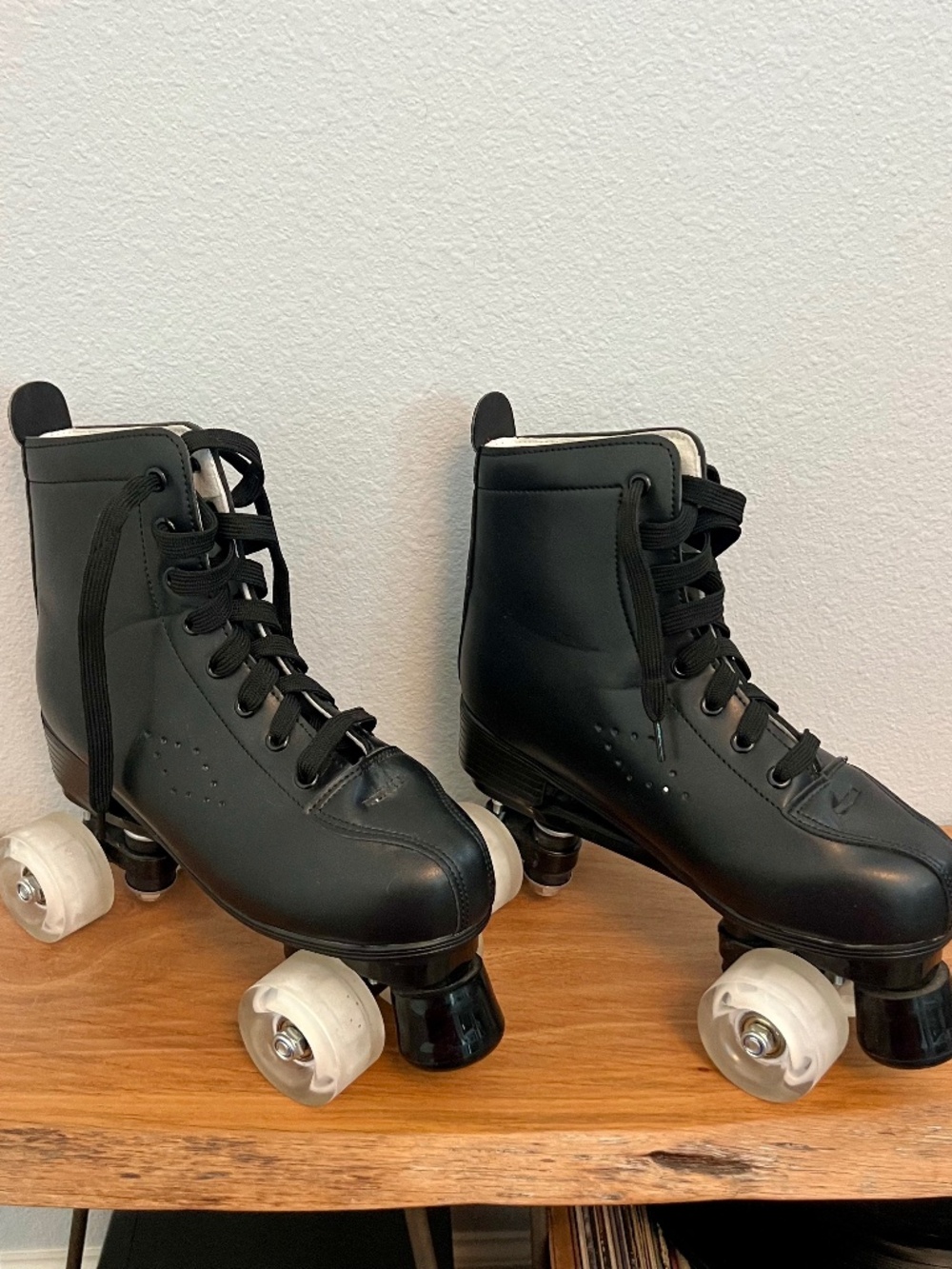 XUDREZ Classic Black Quad Roller Skates Light-Up Wheels Retro Skate Cybercore 39